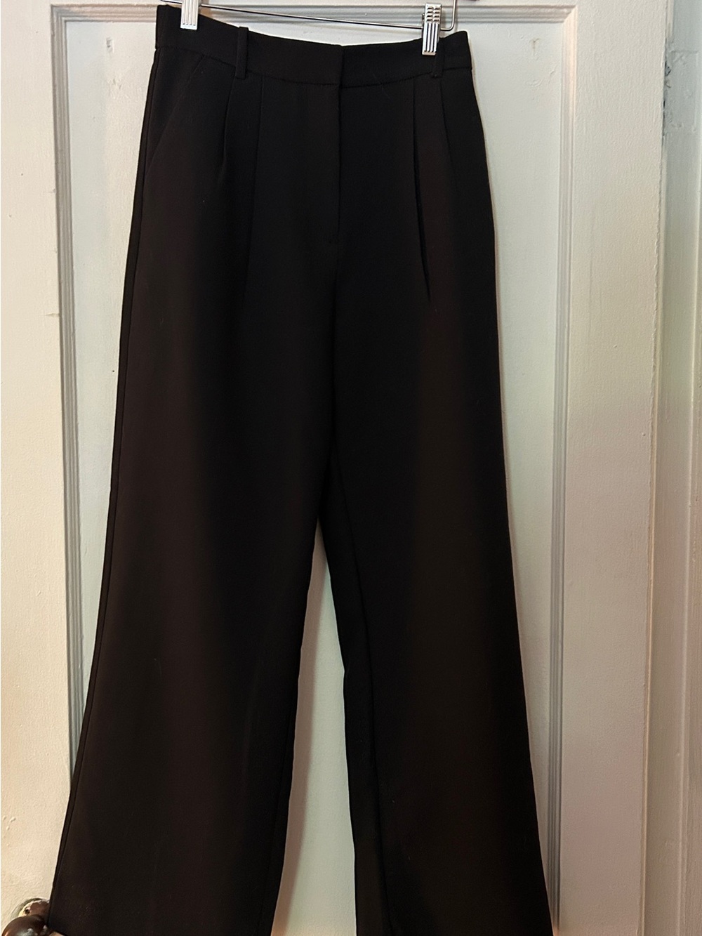 Abercrombie & Fitch Black Pleated Wide-Leg Trousers; Size 4S/27